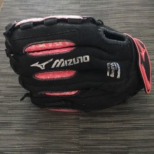Mizuno Finch Girls Baseball Glove 11.5